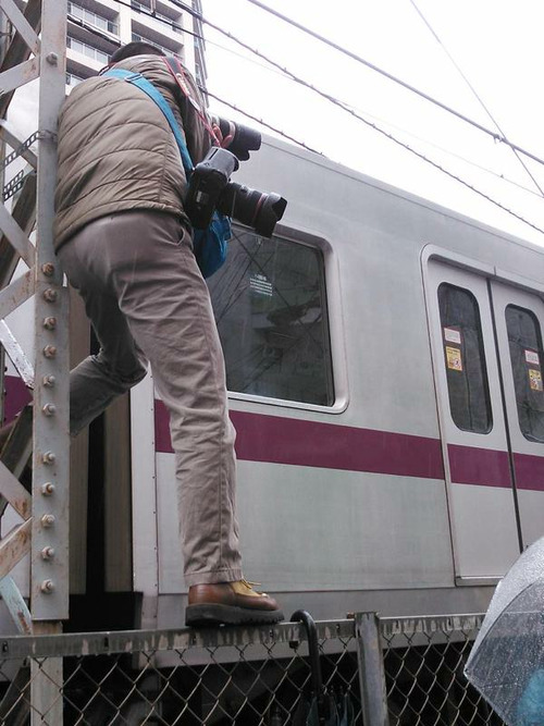 日経新聞のカメラマン