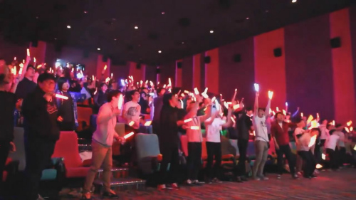 韓国ラブライバー　映画館で大熱唱