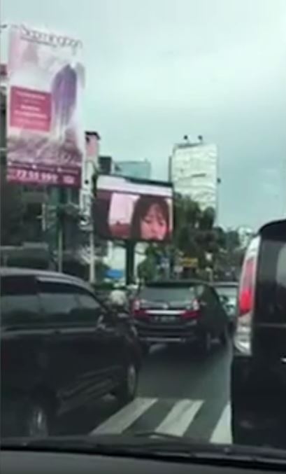 インドネシアの街頭ビジョン広告