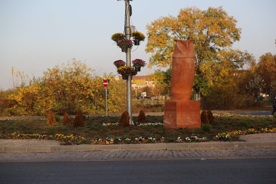 セルビアのフクロウ像