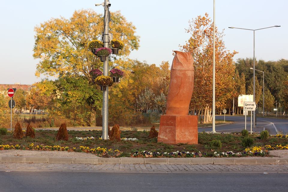 セルビアのフクロウ像