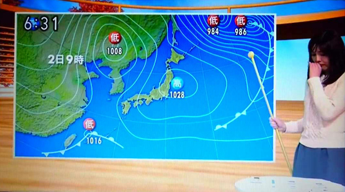NHKの気象予報士が生放送中に泣き出す