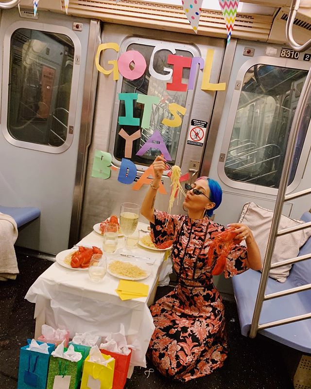 地下鉄で誕生日パーティー