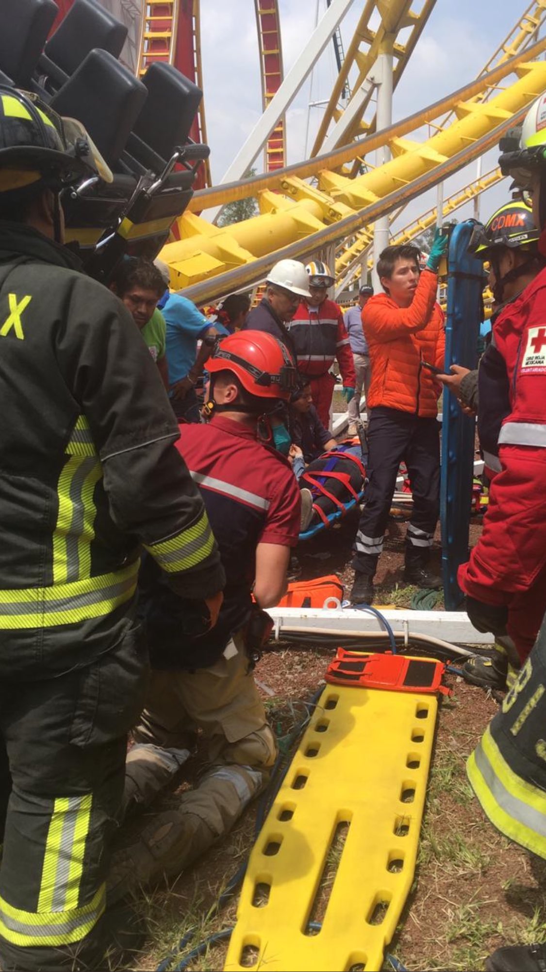動画 メキシコの遊園地のジェットコースターが突如脱線し大事故 2人が死亡し2人が大怪我 ニコニコニュース