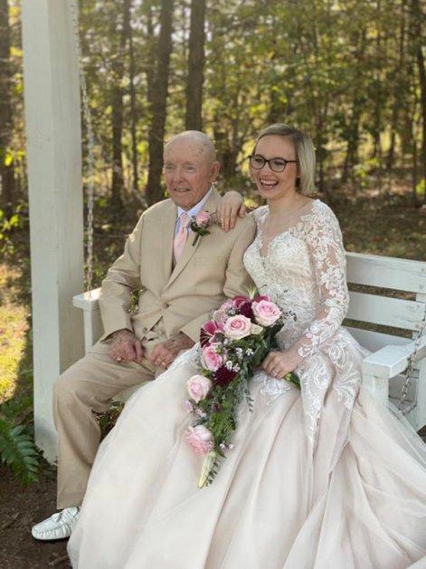 19歳の少女と89歳の老人が結婚