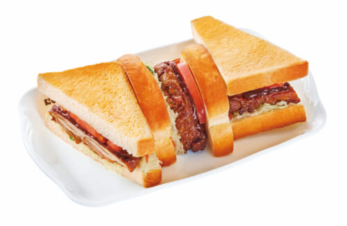 タンドリーチキンホットサンド：1,270円～1,330円